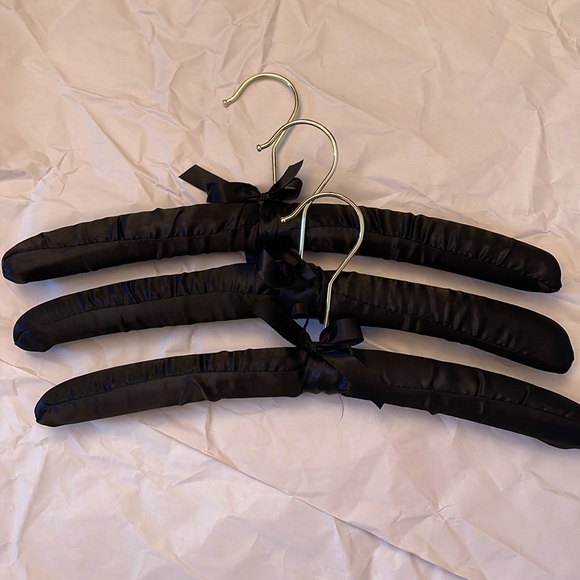 3 satin-covered padded hangers for sweaters and lingerie - Picture 2 of 3